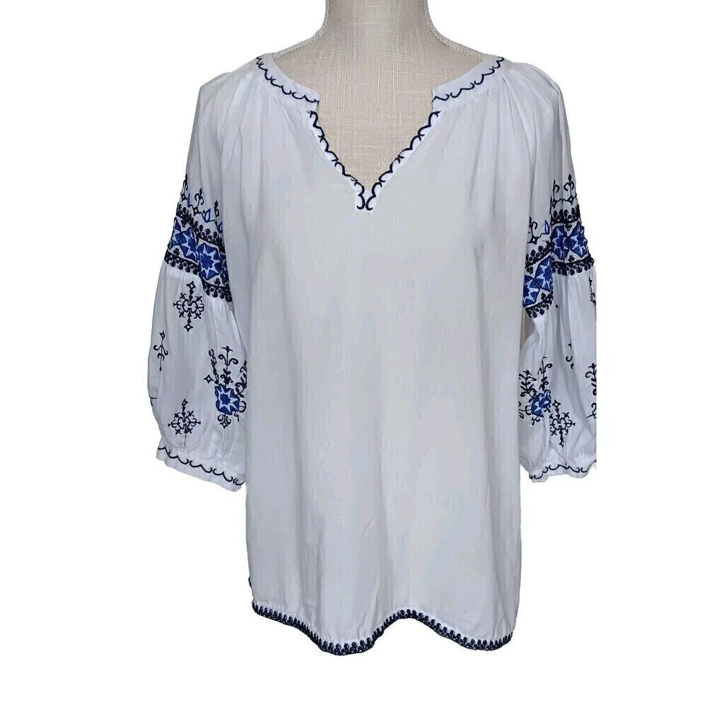 Collections Etc. Women's Size M White Cotton Blouse w/Blue Embroidery Detail